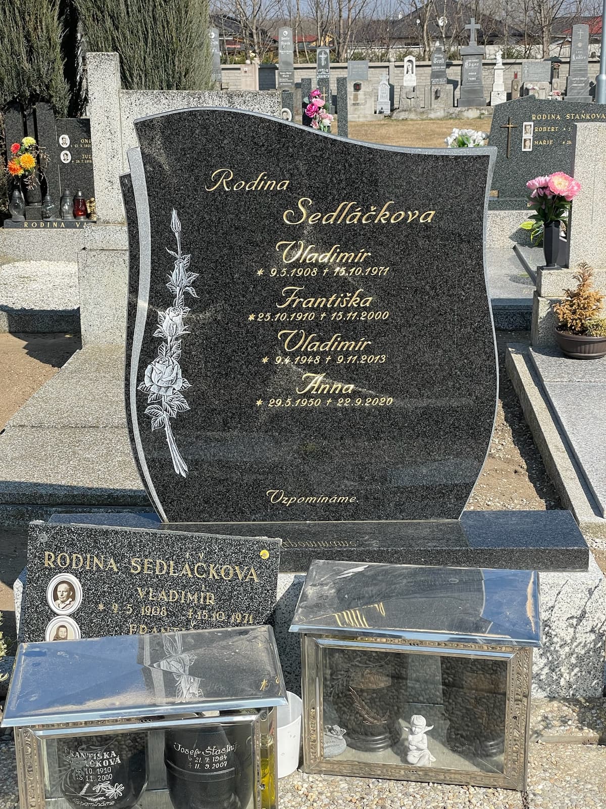 Kamenný pomník na míru – STONIA kamenictví